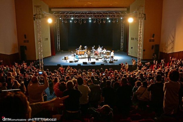Standing ovation per Hugh Masekela