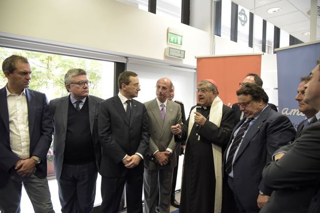 Sepe, de Magistris e Maddaloni inaugurano la Banca di credito cooperativo in via Cervantes