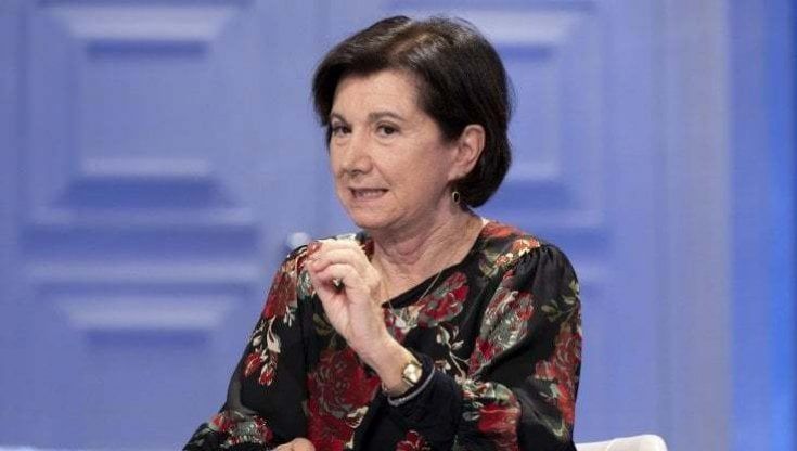 Roccella spiega la manovra ai primi nati del 2023: "Dall'assegno unico potenziato all'Iva ridotta sui pannolini: è solo l'inizio" 