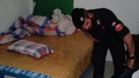 Trani, blitz nel capannone-lager dei cinesi: erano assunti, ma costretti a vivere nel degrado