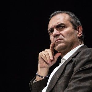 Caso Diciotti, de Magistris: "I Cinque Stelle salvano Salvini: è il vero capo politico del governo"