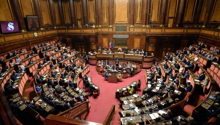 Grandi manovre estive: il centrodestra diviso tra rivalità e tormenti