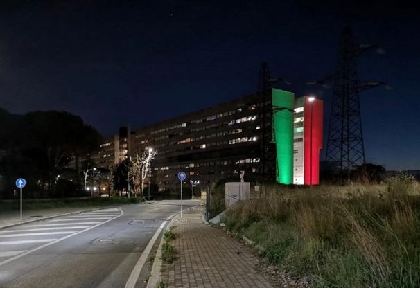 Coronavirus, da Corviale a Torre Maura, altre periferie illuminate col tricolore 