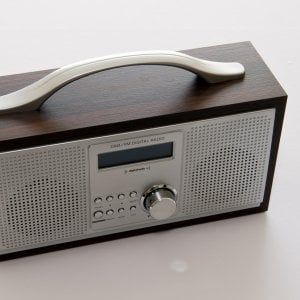 Vince la lobby degli smartphone. Rinvio per la radio digitale sui cellulari