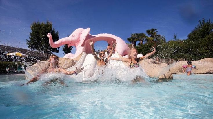 Parchi acquatici, a due passi da casa come ai Caraibi, tra adrenalina e relax