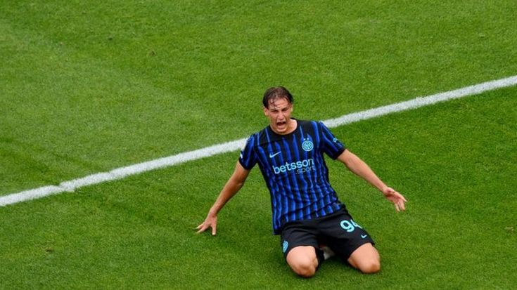 Castellammare, alba di gioia al rione Cicerone per il gol di Pio Esposito