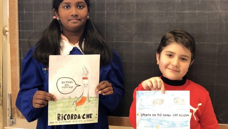 Bambini in cattedra e genitori a lezione di educazione civica in una scuola di Palermo