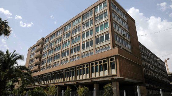 Bari, avances via sms a una studentessa: prof di Giurisprudenza indagato per concussione