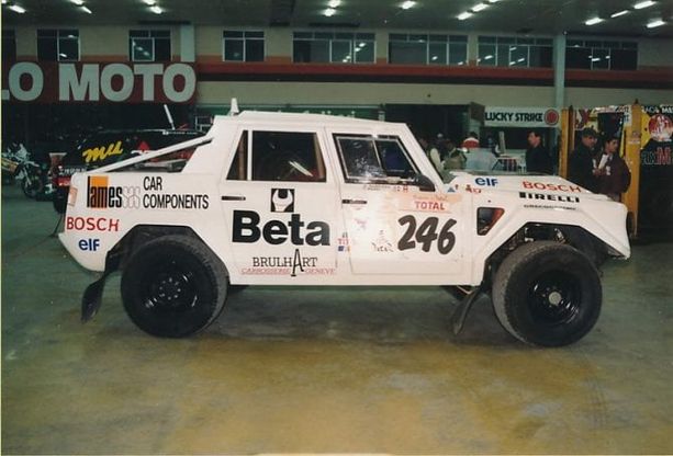 La Lamborghini LM 002 che Munari preparò per la Parigi Dakar