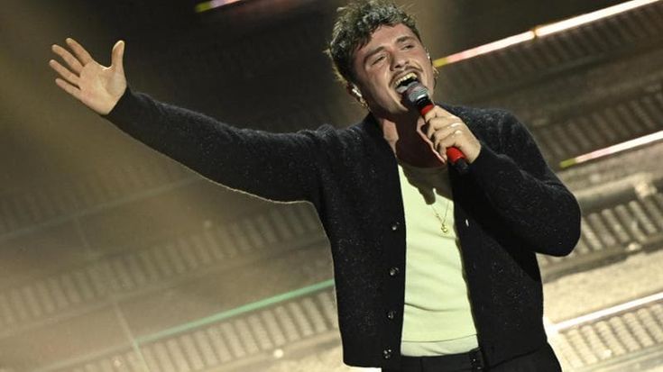 Olly e quella “Balorda nostalgia” di un ventenne che si guarda alle spalle, verso un amore finito