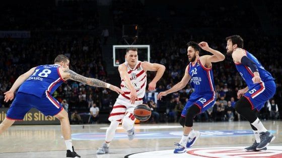 Basket, Eurolega; Milano sconfitta dall'Efes 101-95, addio playoff