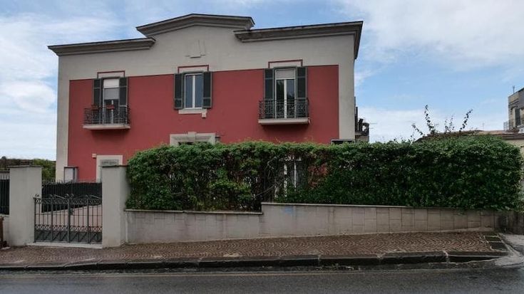 Via Solfatara a Pozzuoli, dove Sophia Loren è cresciuta. “Ti aspettiamo”