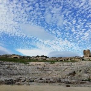 Siracusa, il Parco archeologico alza il prezzo per l'uso del teatro greco 