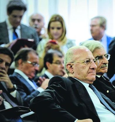 Il giallo della norma sul caso De Luca. Renzi chiede all'Avvocatura un parere prima di cambiare la Severino