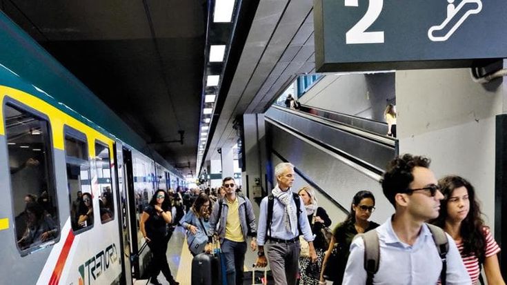 Rischio di weekend difficile per chi vuole partire in treno: sciopero dei sindacati di base tra il 6 e il 7 luglio