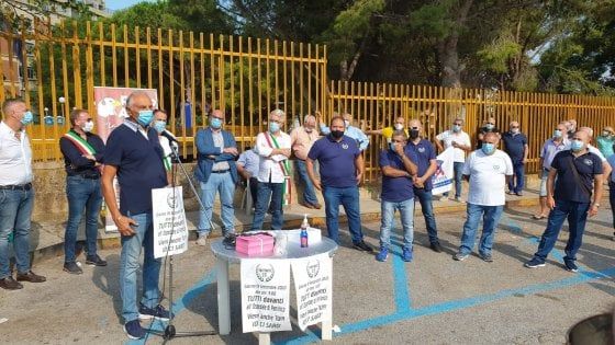 Palermo, protesta di piazza a Partinico: "Non riaprite il Covid hospital"