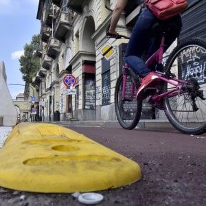 Appendino twitta sulla ciclabile di via Nizza, i pedalatori le ricordano che cosa resta da fare