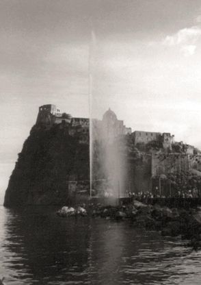 Ischia, il fascino del Novecento in cento foto