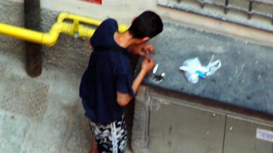 Market della droga in pieno centro a Parma: dodici arresti, chiuso un bar 