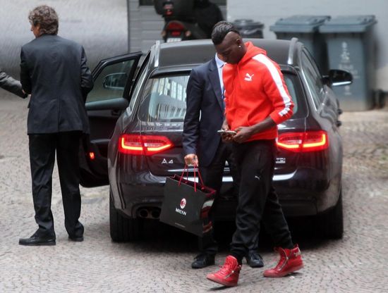 L'arrivo di Balotelli: visite mediche, poi la firma