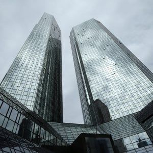 Deutsche Bank, con il taglio dei costi corre l'utile