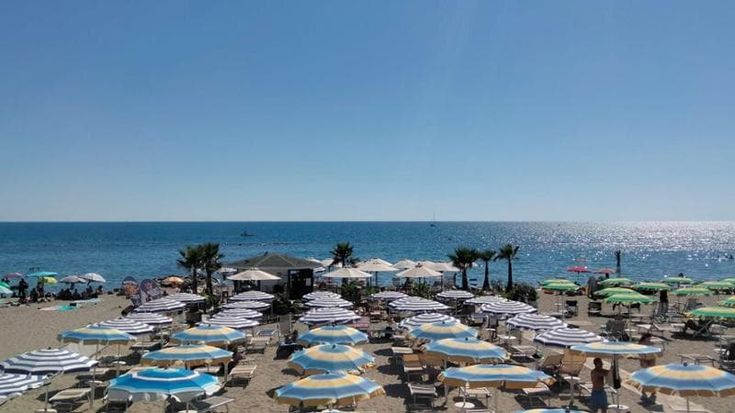 Pienone sul lido di Ostia. “Resteremo aperti fino alla fine di ottobre”