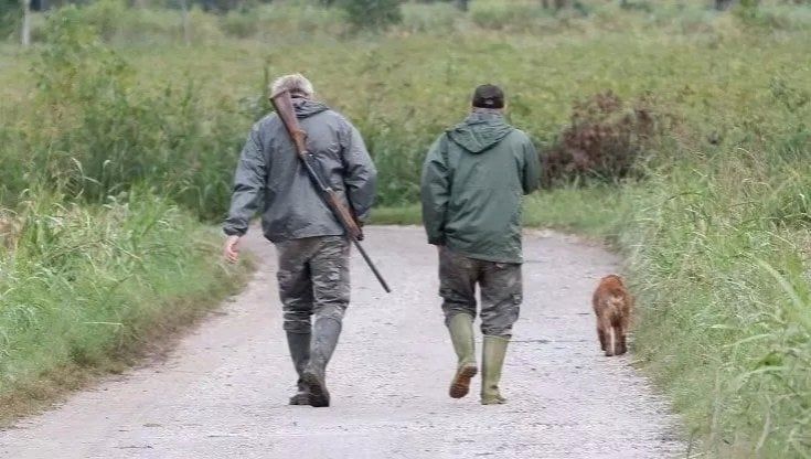 Covid, deroga per i cacciatori pugliesi:  possono spostarsi fra comuni in zona arancione. Gli ambientalisti: "Cancellate l'ordinanza" 