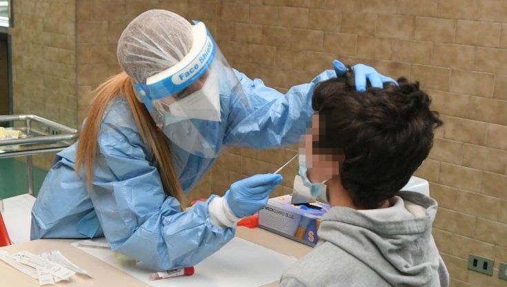 Chiuse le scuole superiori a Sarnico e Lovere nella Bergamasca: troppi studenti contagiati