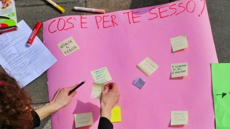 Seduti in cerchio tra giochi, video e simulazioni. Così la violenza sulle donne si ferma a scuola