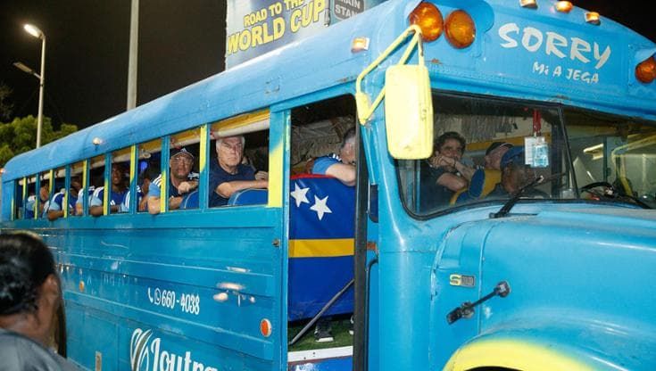 Curaçao, la favola viaggia in scuolabus