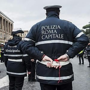 Vigili, l'accusa degli 007 della Madia: "I dirigenti del corpo vanno puniti"