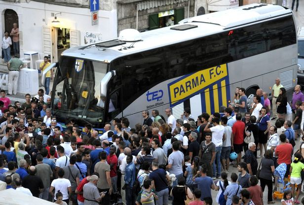 Ostuni il Parma festeggiato in piazza