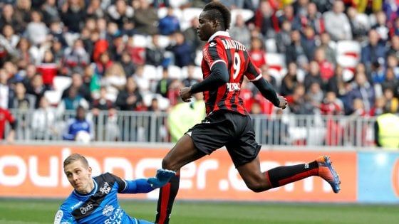 Francia, Balotelli gol: il Nizza torna in vetta. Pari tra Psg e Monaco