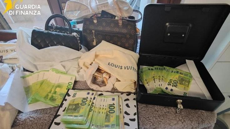 Maxi sequestro di Natale, dalle borse alle cinture di Hermes, Vuitton e Prada: oltre 30mila falsi