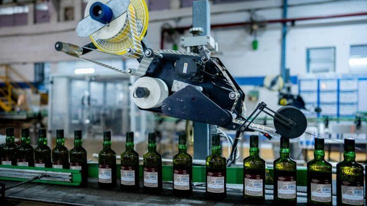 La Guinness lascia Torino, il colosso Diageo chiude e va a Milano: trasloco per vertici e venditori
