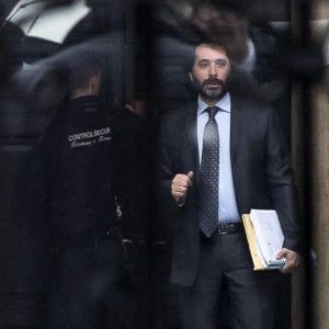 Roma, i misteri di casa Marra: “Gravi irregolarità non poteva comprare” 