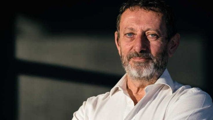Premi, il "Montale fuori casa" a Michele Serra per la sezione "Satura per il giornalismo"