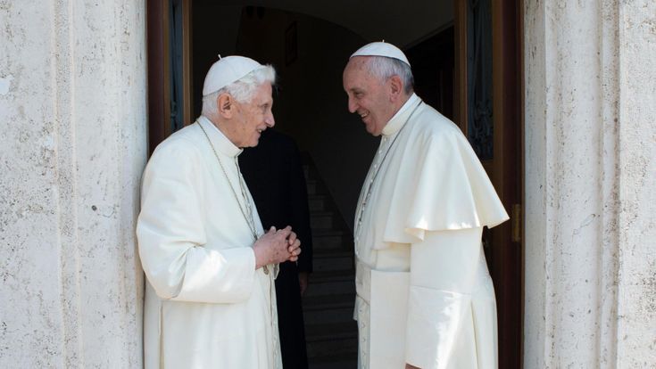 La controffensiva di Bergoglio: “Celibato intoccabile”