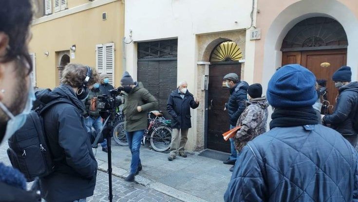 Borgo del Naviglio, rimandata l’uscita degli abitanti in attesa di posti liberi nei dormitori comunali 