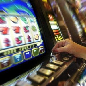 Ruba per pagarsi il gioco d'azzardo, torinese arrestato a Ivrea 