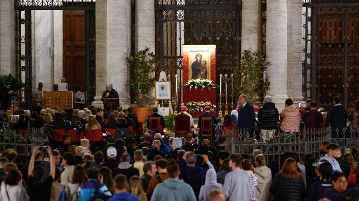 Santa Maria Maggiore, la preghiera nella basilica dove Bergoglio riposerà