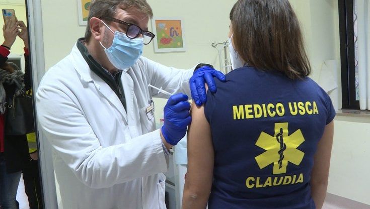 Sorpresa vaccini: “Sei dosi per fiala”. Così l’Italia ne avrà 5 milioni in più