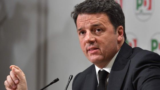 Renzi: "Lascerò dopo nuovo governo. Pd all'opposizione".  Ma è scontro nel partito: "Via subito". Orfini: "Percorso previsto dallo statuto"
