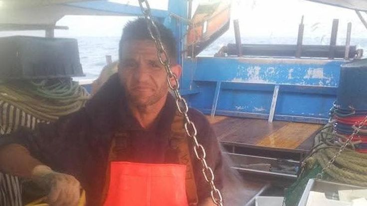 Muore sei mesi dopo il fratello armatore: Bisceglie piange Gianni Dell'Olio, pescatore innamorato delle tartarughe