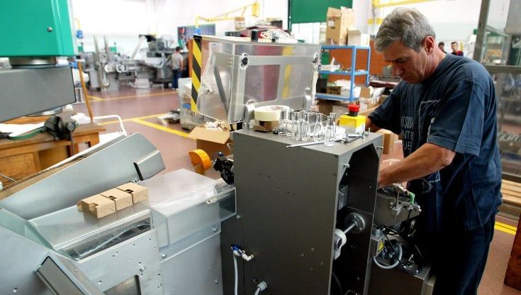 Istat, crolla la produzione industriale ad aprile. Maggior calo dal 2020