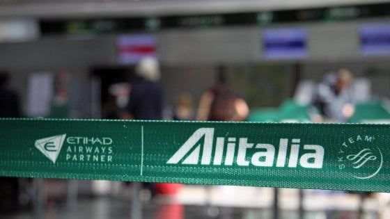 Alitalia chiede la proroga della cassa integrazione fino ad aprile 2018