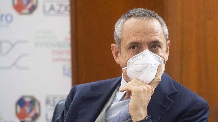 Nel futuro delle Poste più pacchi che lettere, via alla vendita di luce e gas