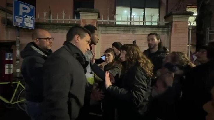 Picchetto in ateneo contro i giovani di FdI: “Voi qui non parlate”