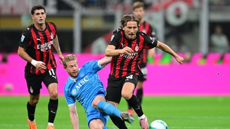 Il Napoli cade a San Siro: il Milan vince 2-1 e aggancia gli azzurri in vetta (con la Roma)
