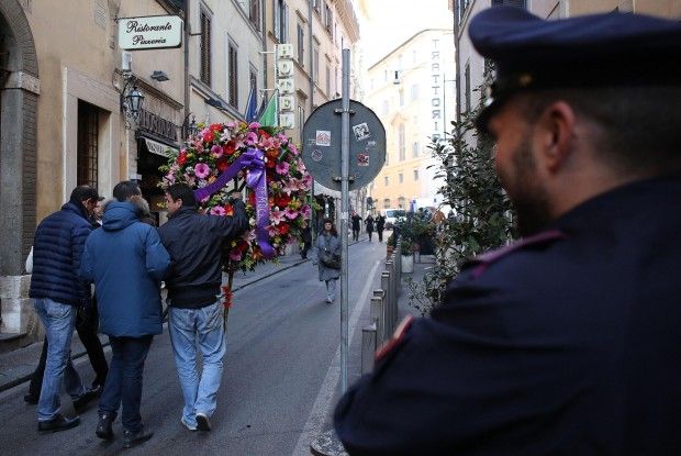 Pd, the day after: l'equivoco della corona funebre